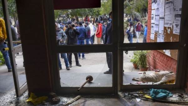 सर्वर रूम में तोड़फोड़ से संबंधित सवाल पूछे गए
