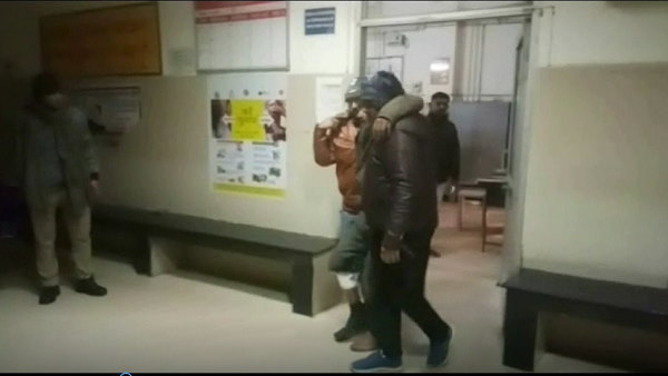 men brutal-attack on two sisters, one dead at kanpur hospital men brutal-attack on two sisters, one dead at kanpur hospital