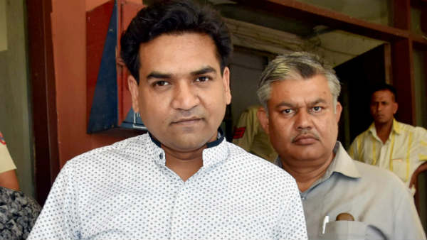 दिल्ली चुनाव: कपिल मिश्रा का फिर AAP पर वार, बोले- शाहीन बाग के साथ CM आवास भी खाली कराएगी जनता दिल्ली चुनाव: कपिल मिश्रा का फिर AAP पर वार, बोले- शाहीन बाग के साथ CM आवास भी खाली कराएगी जनता