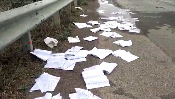 Kota Open University BA-BCom Exam Copies Scattered on Highway in Sawai Madhopur Kota Open University BA-BCom Exam Copies Scattered on Highway in Sawai Madhopur