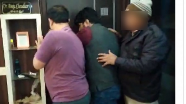 डॉक्टर्स के ग्रुप में डाला वीडियो