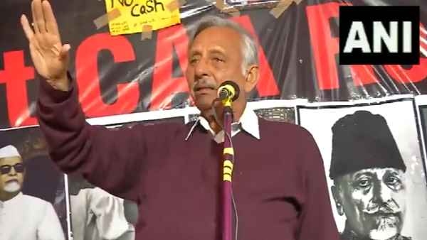 Congress leader Mani Shankar Aiyar at the protest against CAA and NRC, in Delhis Shaheen Bagh Congress leader Mani Shankar Aiyar at the protest against CAA and NRC, in Delhis Shaheen Bagh