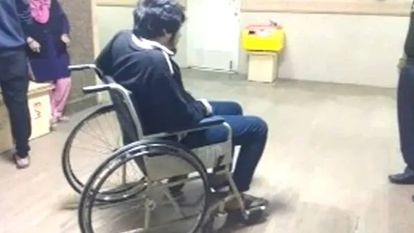 'मुझे मेरी बीवी से बचाओ'