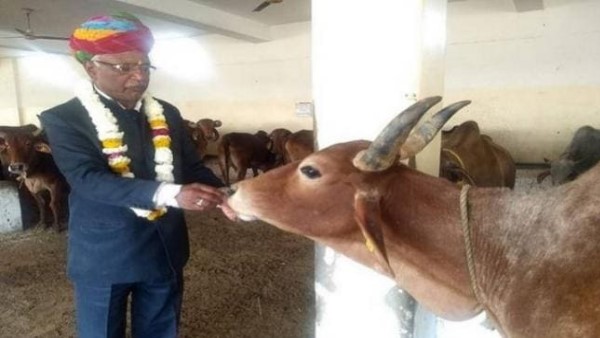 रिश्तेदारों ने किया संस्कृत पढ़ाने का विरोध