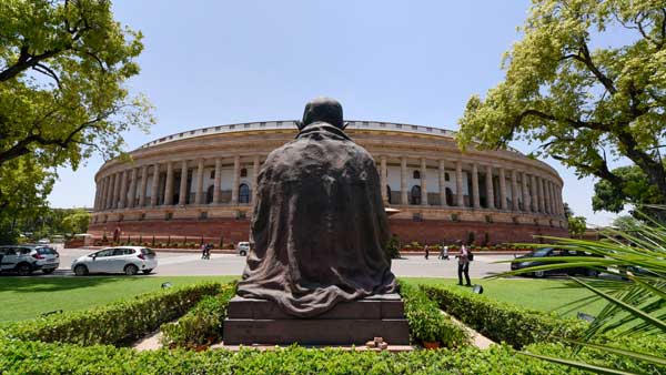 संसद में पास हुआ था प्रस्ताव