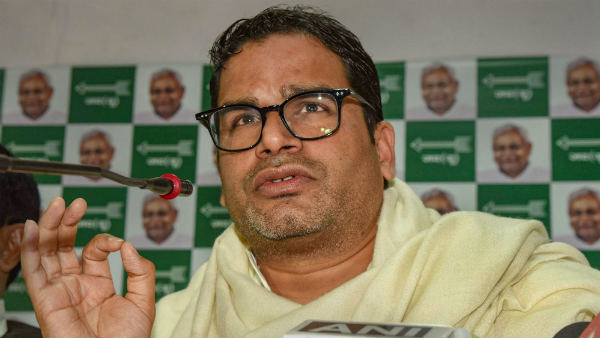 जेडीयू में रहकर भी दूसरी पार्टियों की सेवाओं में जुटे रहे पीके