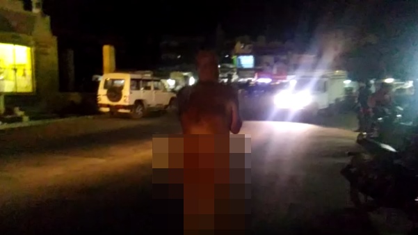 Foreign Tourist influenced by Naga Baba started walking naked in pushkar Foreign Tourist influenced by Naga Baba started walking naked in pushkar