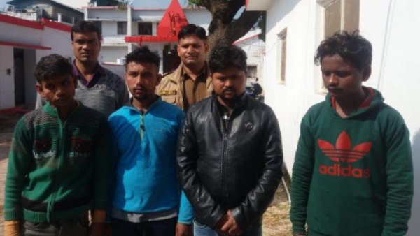 ऑटो से बस स्टैंड तक छोड़ने के लिए कहा