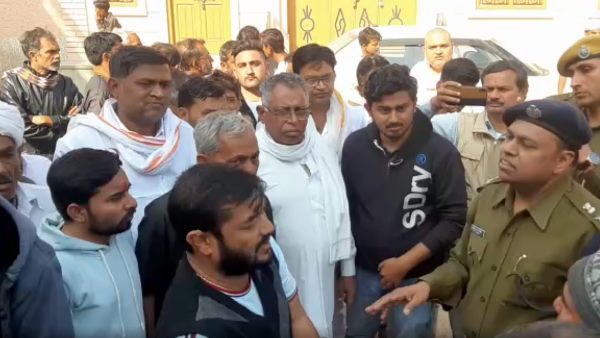 हमलावरों को नहीं रोकने का आरोप