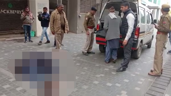 young man Jumped from crystal mall fourth floor in Jaipur young man Jumped from crystal mall fourth floor in Jaipur