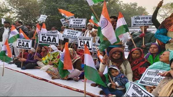 सीएए के समर्थन राजघाट में प्रदर्शन में पहुंचे 800 सिख शरणार्थी