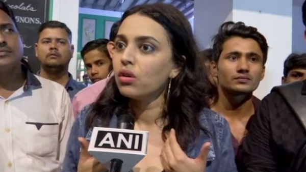 घरों में छिपे हुए हैं सिख समुदाय के लोग