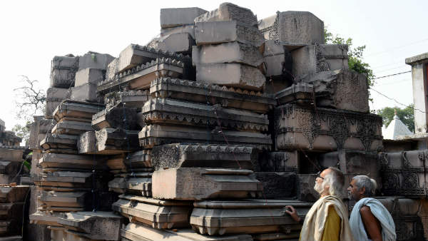 जब अयोध्या के डीएम ने इस्तीफे की पेशकश की