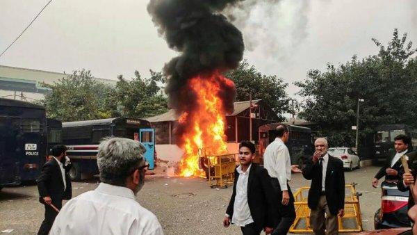 अभी वकील के खिलाफ कोई 'दंडात्मक कार्रवाई' नहीं की जा सकती