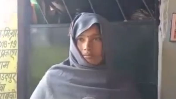 'पूरा परिवार शौच के लिए बाहर जाता है'