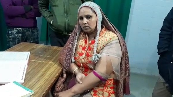 पिटाई कर घर से निकाला, दिया तीन तलाक