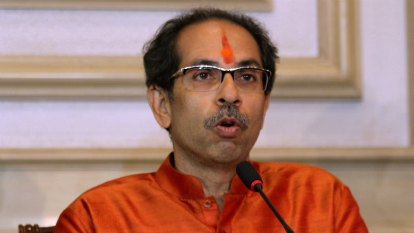 उद्धव ने नए मंत्रियों से कहा- भाजपा से सावधान!