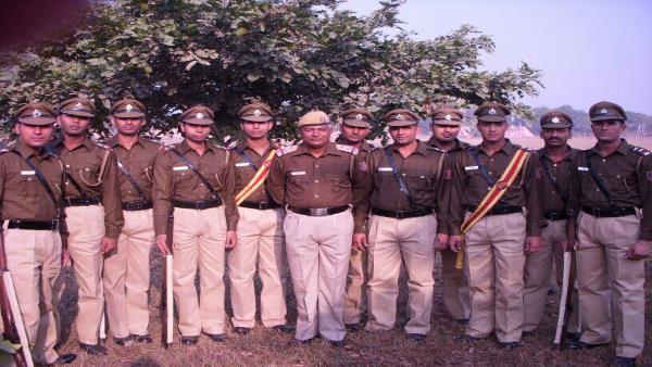 दिल्ली पुलिस और आयकर में भी सेवाएं