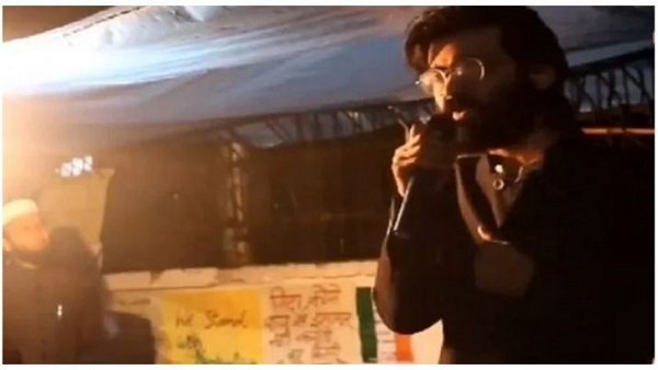 जेएनयू से पीएचडी की पढ़ाई कर रहा है शरजील