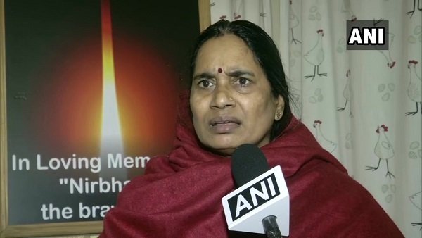 निर्भया की मां बोली मुजरिम जो चाहते हैं वही हो रहा है
