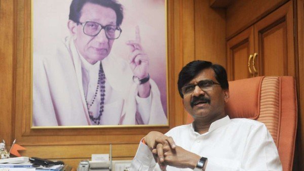 शिवसेना की पुरानी परंपरा को फालो कर रहे संजय राउत