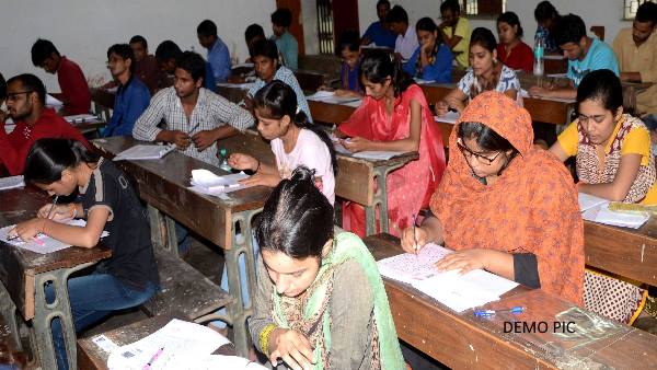 younger sister reached for exam instead of elder sister In Bikaner Medical College younger sister reached for exam instead of elder sister In Bikaner Medical College