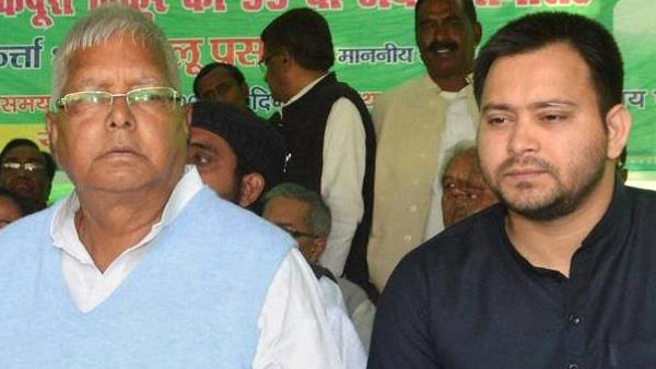 विवादों में तेजस्वी का रथ