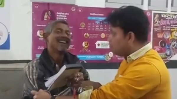 मनोरोगी ने कहा कि मरीज परेशान थे इसलिए करने लगा था इलाज