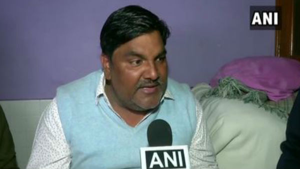 Delhi violence: Aam Aadmi Party suspends Tahir Hussain from the primary membership of the party. Delhi violence: Aam Aadmi Party suspends Tahir Hussain from the primary membership of the party.