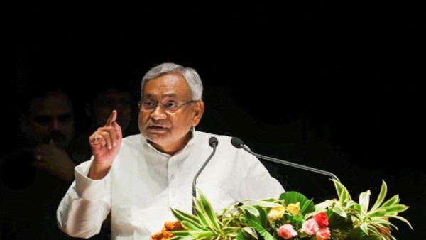 नीतीश के नए पांसे से बिहार में बुरी तरह फंसी भाजपा नीतीश के नए पांसे से बिहार में बुरी तरह फंसी भाजपा