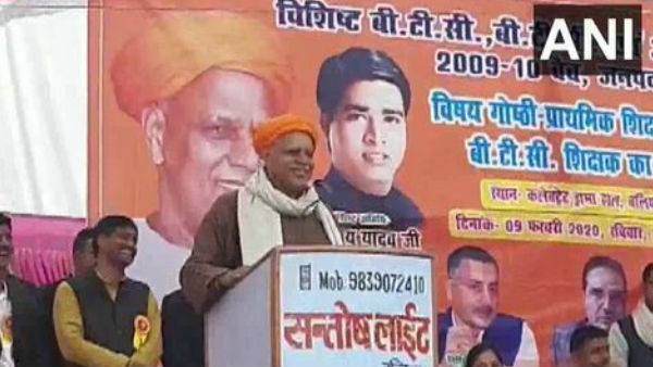 BJP MP Virendra Singh Mast compare recession with cloths, said ifIf there was any recession, we would have come here wearing kurta & dhoti, not coats & jackets. BJP MP Virendra Singh Mast compare recession with cloths, said ifIf there was any recession, we would have come here wearing kurta & dhoti, not coats & jackets.