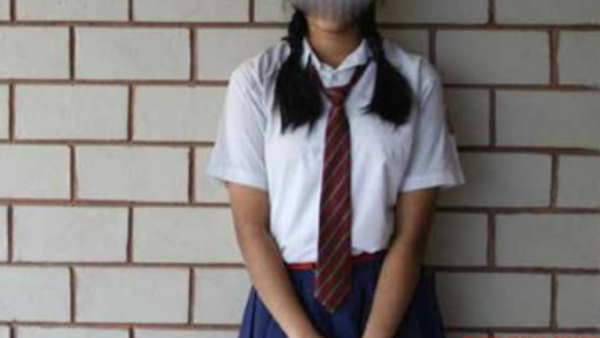 प्रेमी के साथ अकेली बैठी थी छात्रा तभी आ गए दोस्त