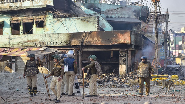 Delhi violence case: Delhi High Court asks Centre to file response in the case, next hearing on april 13 Delhi violence case: Delhi High Court asks Centre to file response in the case, next hearing on april 13