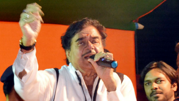 पाकिस्तानी कारोबारी असद अहसन के बेटे की शादी में गए थे सिन्हा