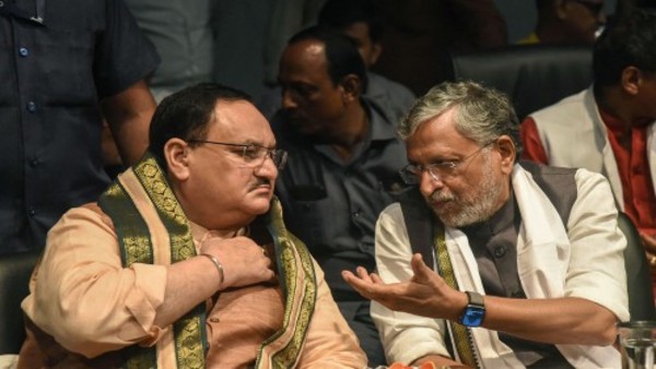 नाराज भाजपा कुछ बोल नहीं पा रही