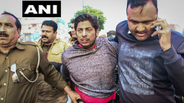 फायरिंग चलाने वाले व्यक्ति का नाम कपिल गुर्जर है