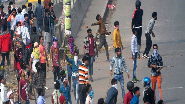 उपद्रवियों को गोली मारने का आदेश