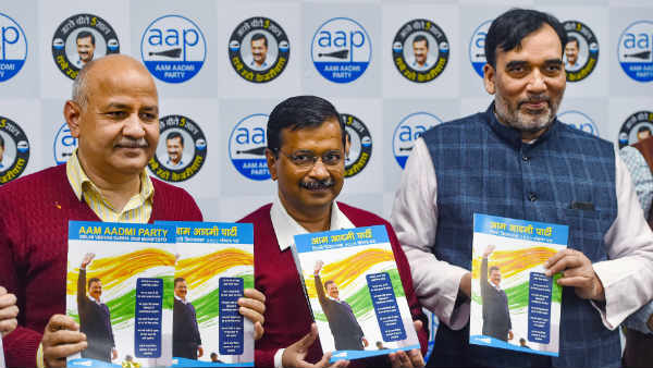 भाजपा के दबाव में शामिल किया देशभक्ति का पाठ ?