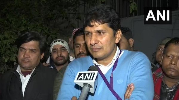 दिल्ली हिंसा: AAP विधायक सौरभ भारद्वाज की मांग, सच जानने के लिए हिंसा प्रभावित थानों के SHO का हो नार्को टेस्ट दिल्ली हिंसा: AAP विधायक सौरभ भारद्वाज की मांग, सच जानने के लिए हिंसा प्रभावित थानों के SHO का हो नार्को टेस्ट