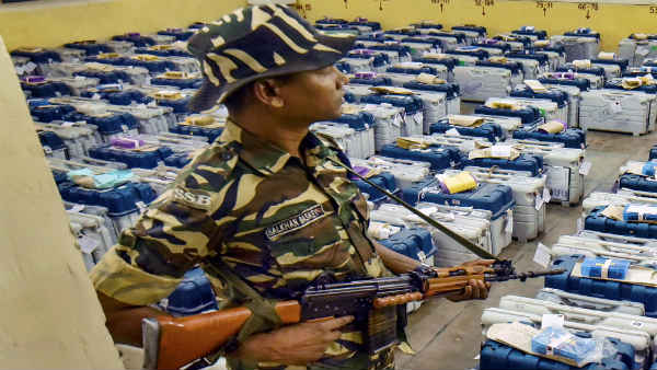 सभी दलों में दागियों की भरमार