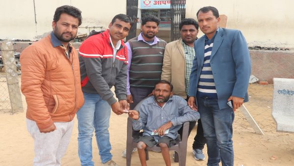 दिव्यांग फेस भाई ने भी की मदद