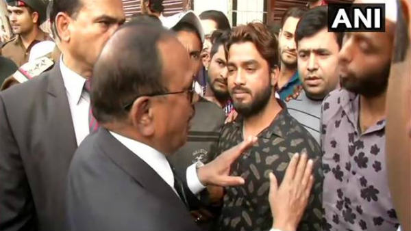 जब बुर्का वाली लड़की को डोवाल ने दिया भरोसा