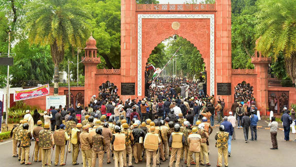 AMU violence Allahabad High Court reprimands UP police directs government to take action AMU violence Allahabad High Court reprimands UP police directs government to take action