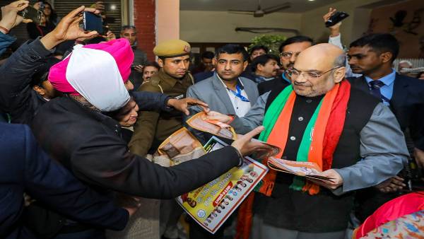 भ्रांतियों को दूर करने के लिए सड़क पर उतरे केंद्रीय मंत्री अमित शाह