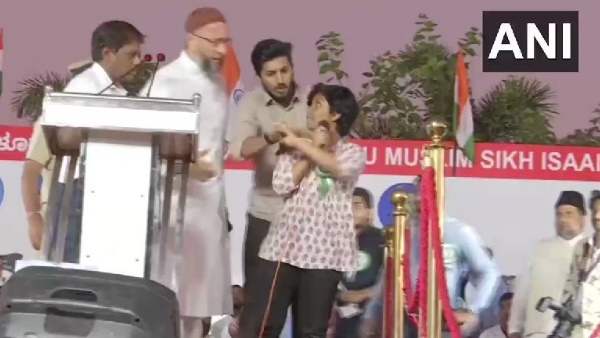 Ruckus erupts at protest rally against CAA NRC in Bengaluru where Asaddudin Owaisi is present Ruckus erupts at protest rally against CAA NRC in Bengaluru where Asaddudin Owaisi is present