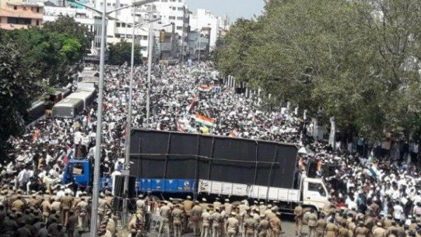 आंदोलन में पीछे से हिंसा कर रहे लोगों को राजनीतिक संरक्षण मिला
