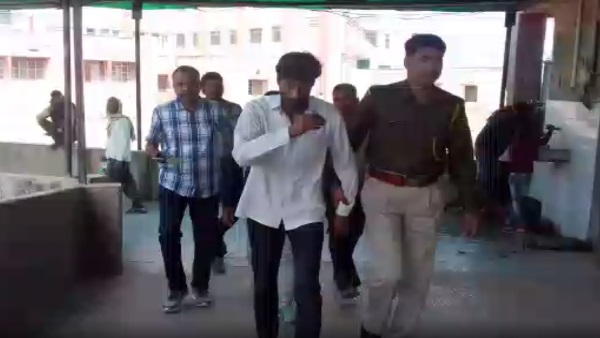 कम कीमतों में वाहन बेचने का झांसा