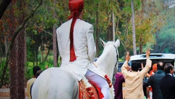 दूल्हे के घोड़ी चढ़ने को लेकर मिली थी धमकी