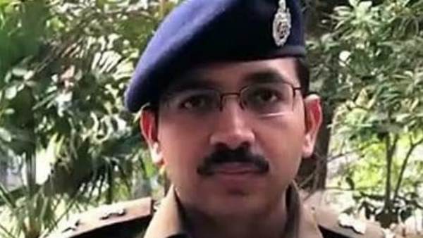 Shahdara DCP Amit Sharma, Shahdara DCP, Amit Sharma, delhi clashes, caa, citizenship amendment act, Gokulpuri, delhi police, शहादरा डीसीपी अमित शर्मा, डीसीपी अमित शर्मा, अमित शर्मा, दिल्ली हिंसा, दिल्ली पुलिस, सीएए, नागरिकता संशोधन कानून, गोकुलपुरी Shahdara DCP Amit Sharma, Shahdara DCP, Amit Sharma, delhi clashes, caa, citizenship amendment act, Gokulpuri, delhi police, शहादरा डीसीपी अमित शर्मा, डीसीपी अमित शर्मा, अमित शर्मा, दिल्ली हिंसा, दिल्ली पुलिस, सीएए, नागरिकता संशोधन कानून, गोकुलपुरी