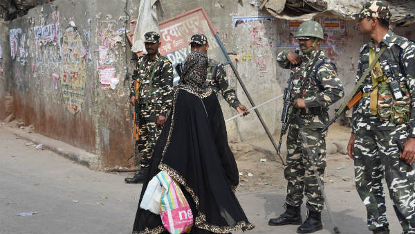 Delhi Violence: नफरत भरे मैसेज भेजने वालों पर पुलिस रख रही है नजर Delhi Violence: नफरत भरे मैसेज भेजने वालों पर पुलिस रख रही है नजर